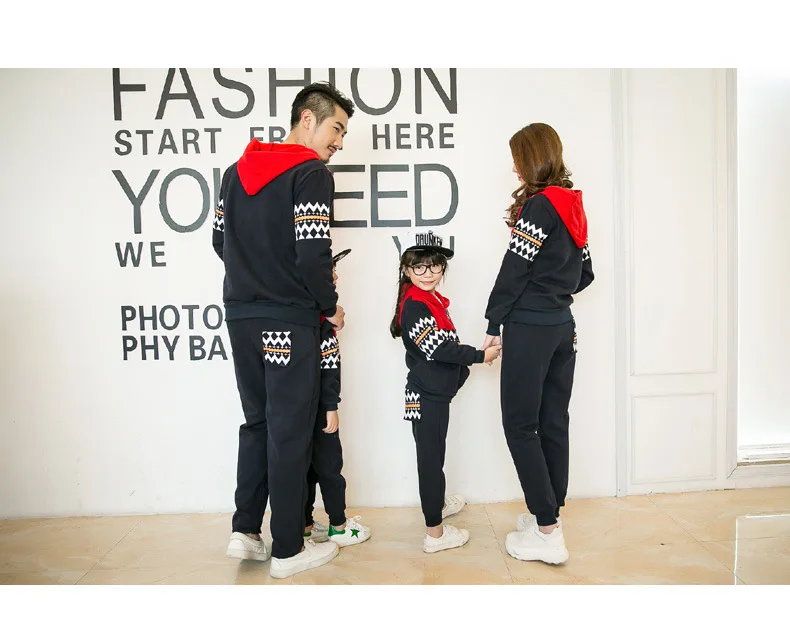 Весна 2018 мама дочь семья подходящая одежда папа и сын куртки брюки костюм