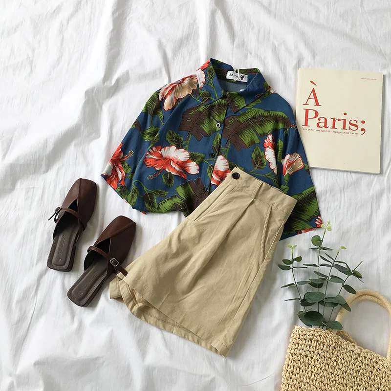 Блузка женская с коротким рукавом и отложным воротником принтом в стиле