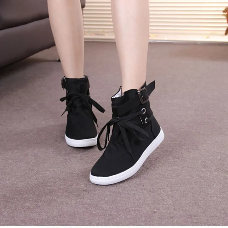 Женские ботинки мартинсы на плоской подошве с круглым носком|Женские