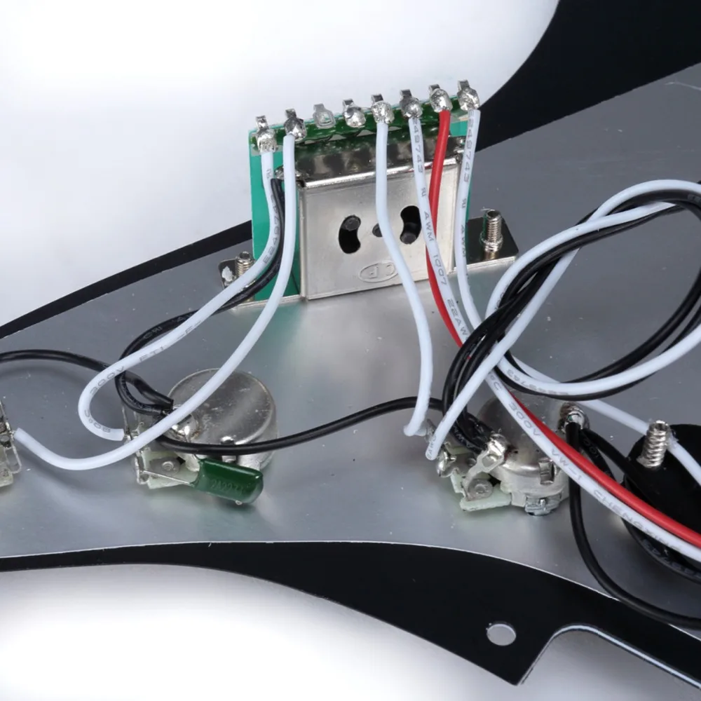 Предварительно загруженный проводной строат Pickguard Musiclily Pro SSS с 11 отверстиями