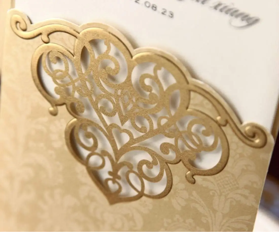 50X трафаретная печать и Bronzing Gold лазерная резка, для свадьбы приглашения, Baby Shower Вечеринка день рождения приглашение брак с конвертами