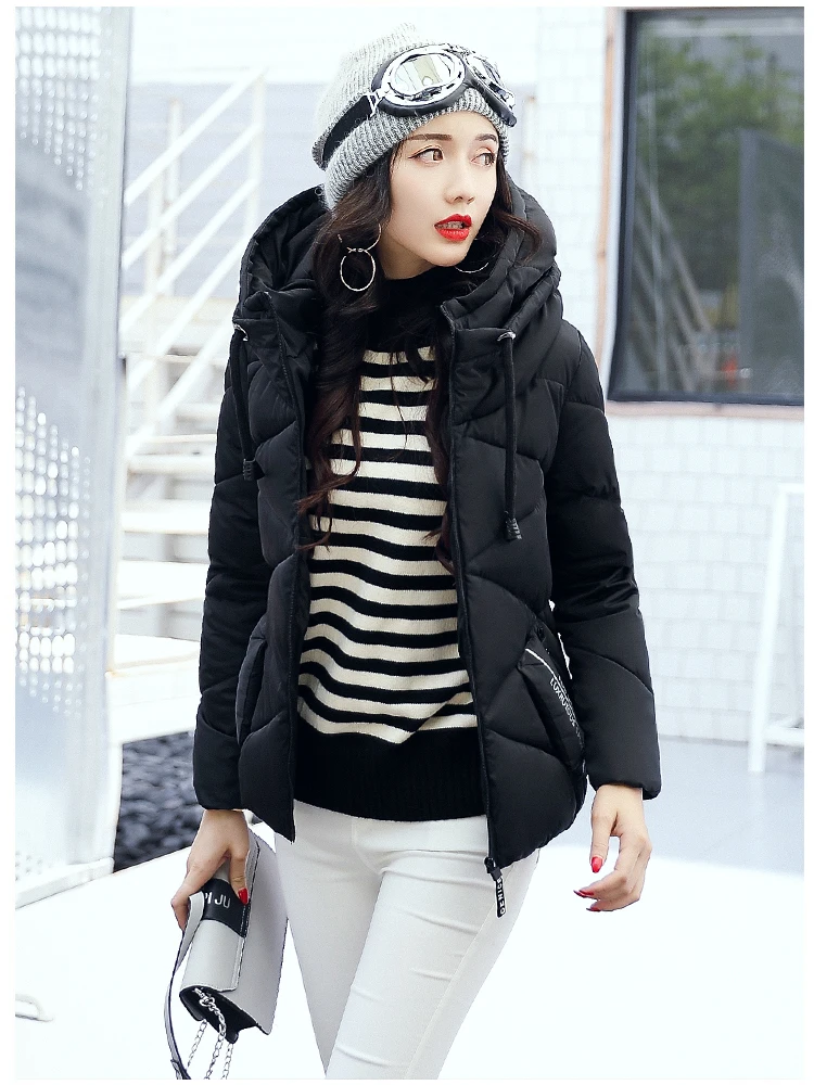 Зимняя женская куртка 2017 модная короткая хлопковая стеганая с капюшоном парка