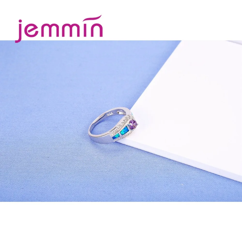 Женское кольцо с голубым опалом разноцветным кристаллом