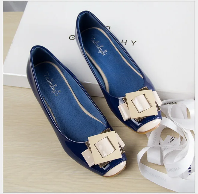 Туфли женские из лакированной кожи на плоской подошве с квадратным носком | Обувь