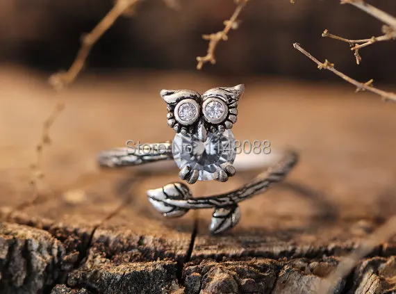 Женское кольцо с кристаллами в виде совы регулируемое черным кристаллом стиле