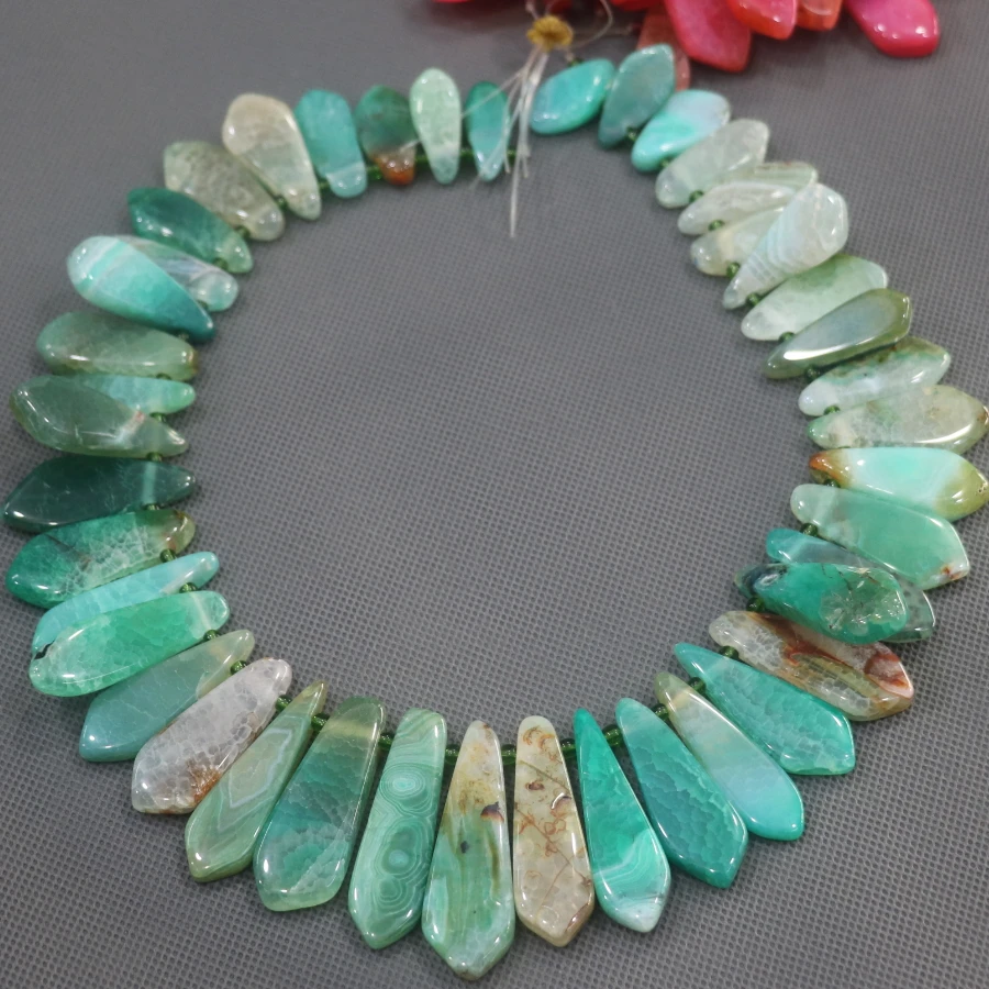

10x20-30mm 38pcs Green Gems Stone Point Pendant Beaded, Natural Druzy Faceted Stone Beads Gems Connector Pendant, 15.5inch DIY