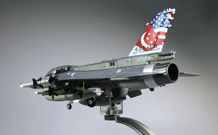 WLTK 1/72 масштаб военная модель игрушки RSAF F 16D боец Сокол литой металлический