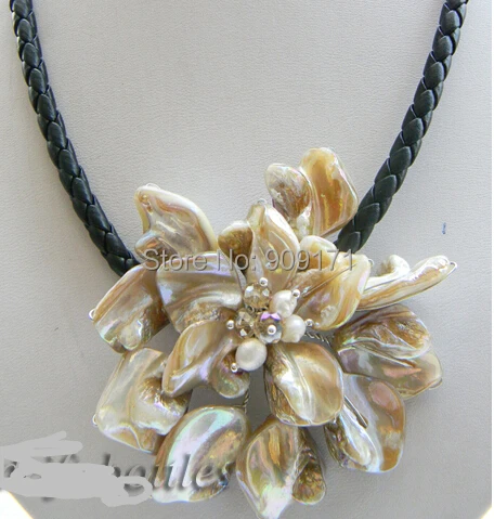 

Free Shipping>>>>> 18''70mm hand-made white Shell Flower Necklace