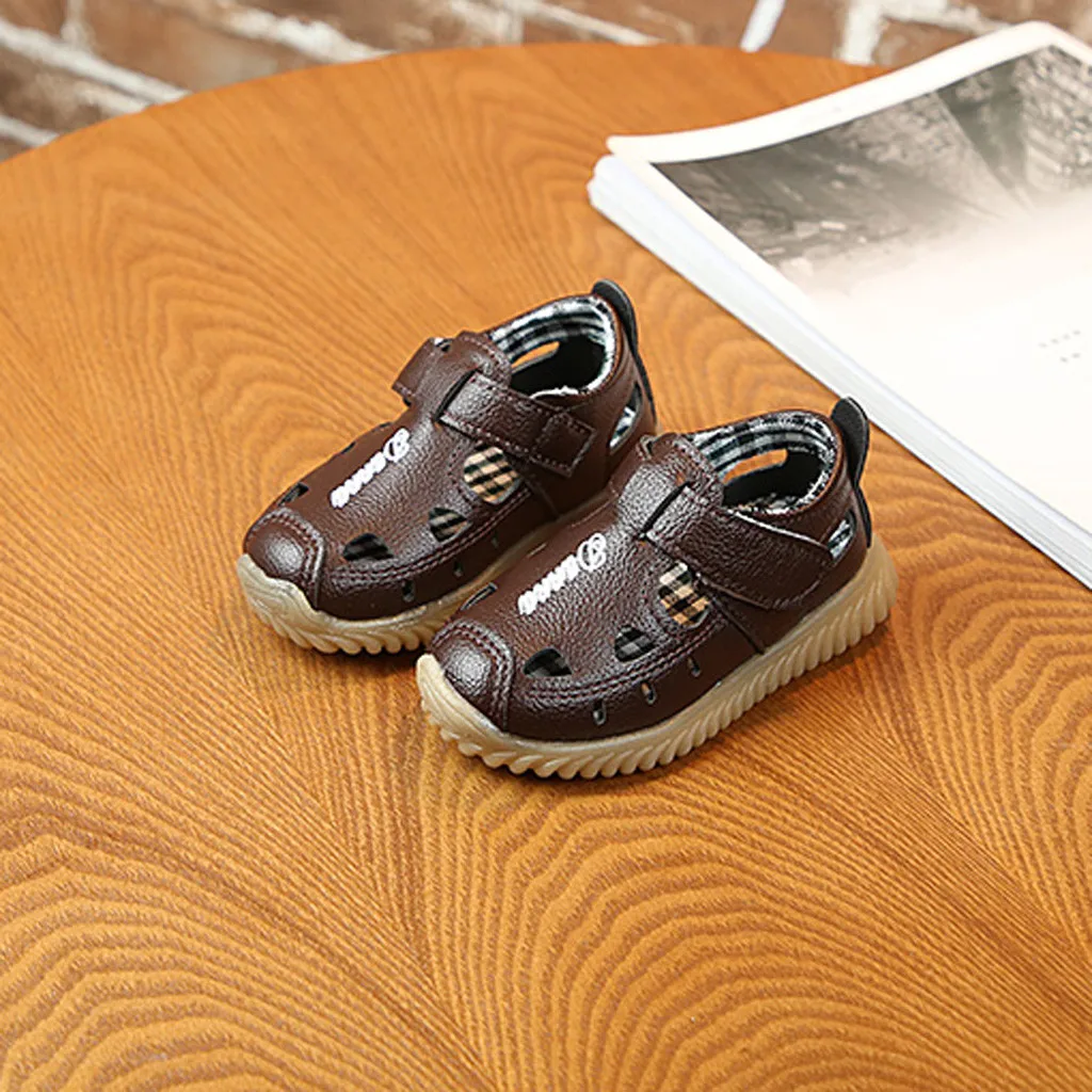 Пляжные сандалии для маленьких мальчиков; кроссовки для детей; zapatillas bebe deportiva; повседневные тонкие туфли с надписью; tenis infantil