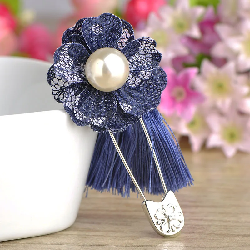 Брошь Blucome с искусственным жемчугом и цветком булавки золотистого цвета броши