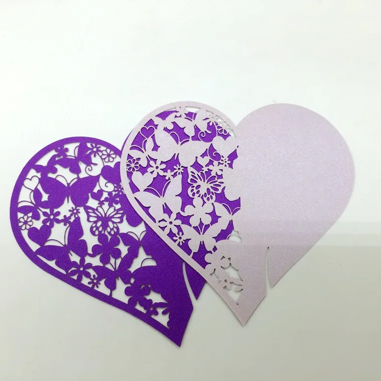 В форме сердца красное вино чашки карты лазерная гравировка свадьба день