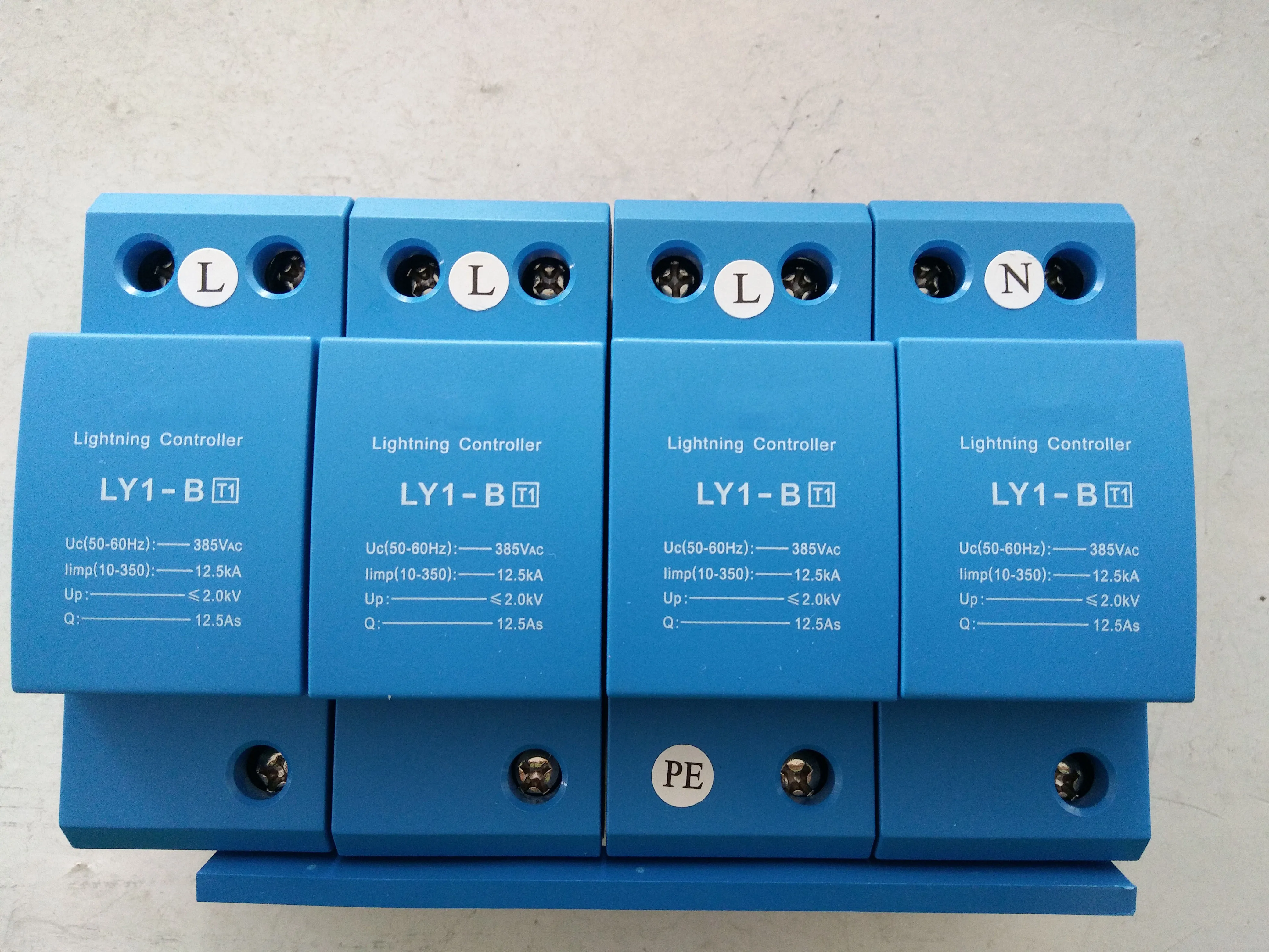 Lip12.5KA T1 молниеотвод 10/350us I стабилизатор напряжения 4P