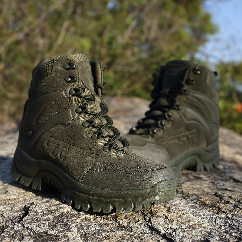 CNFIIA Men Combat Boots Plus Size 45 Male Military Non Slip Green Black 2018 Winter Designer Shoes Tracking High-Top |