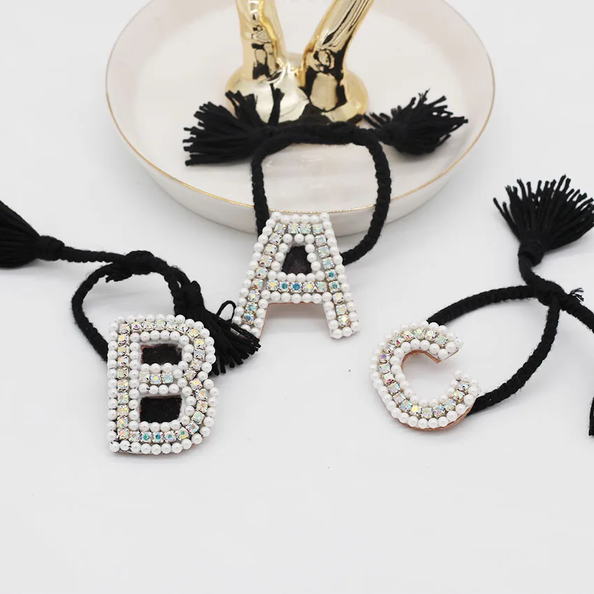 

Fashion temperament hand-stitched pearl particles letter bracelet street shoot catwalk dance luxury bracelet 965