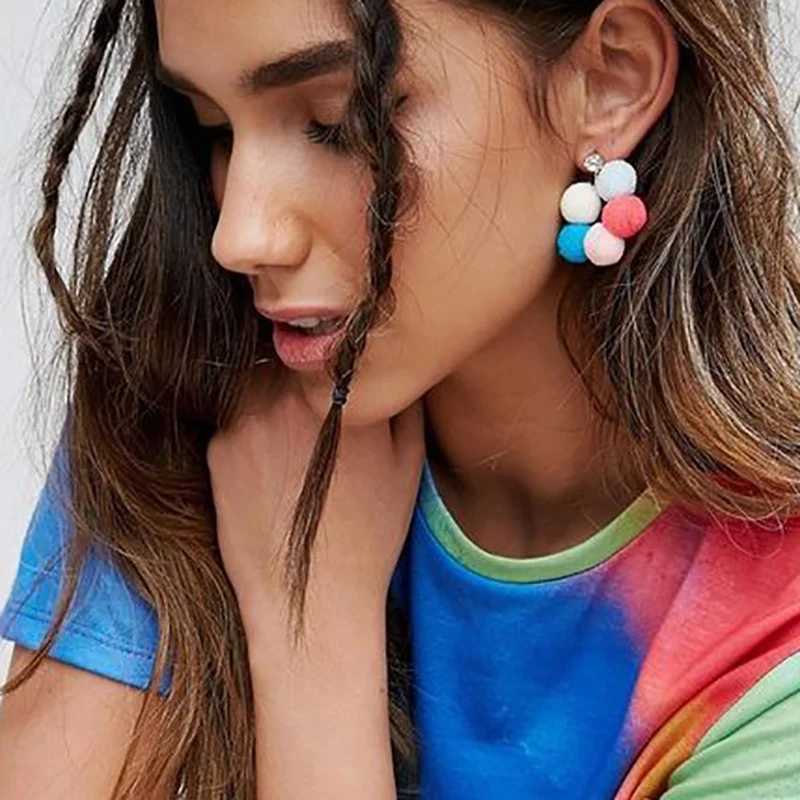 Модные свисающие серьги Румяна Симпатичные плюшевые висячие с помпоном для