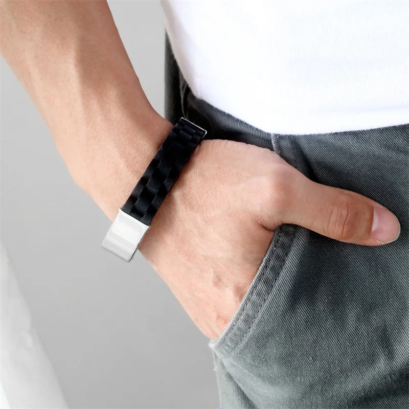 Широкий кожаный браслет AZIZ BEKKAOUI с гравировкой имени для мужчин черные