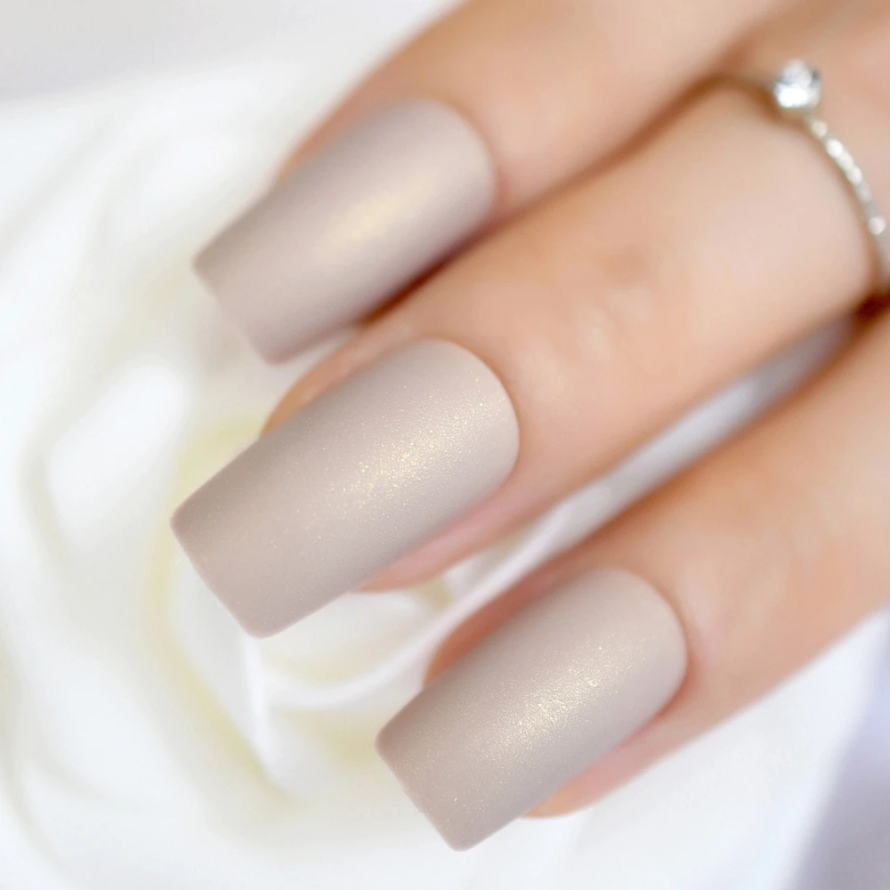 Великолепные кремовые накладные ногти Длинные переливающиеся матовые дизайн