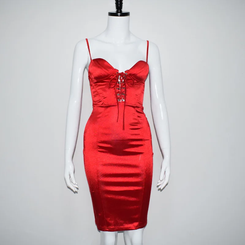 Красно бежевое атласное платье без рукавов Новинка лета 2019 облегающее на