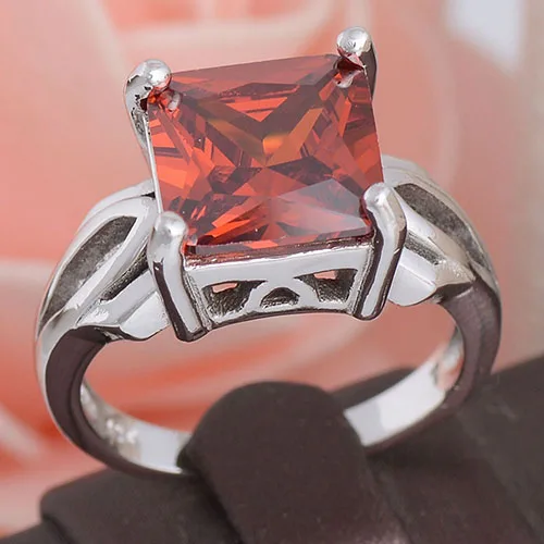 Женское модное серебряное кольцо в виде граната подарок на день любви|garnet ring|silver