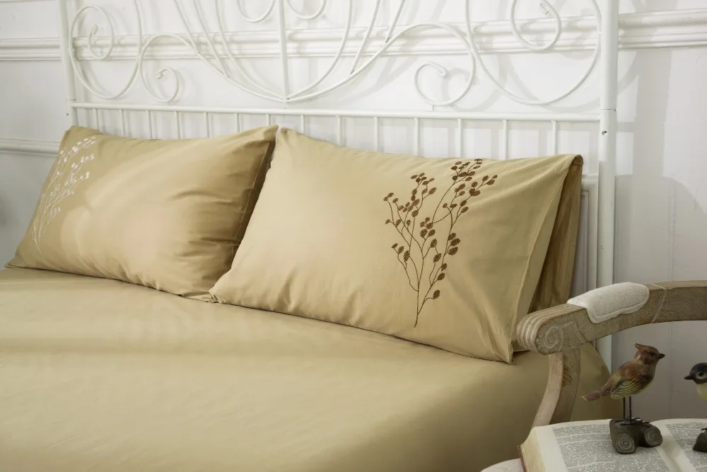 Цельнокроеное покрывало с цветочной вышивкой Kaylee для свадебного декора