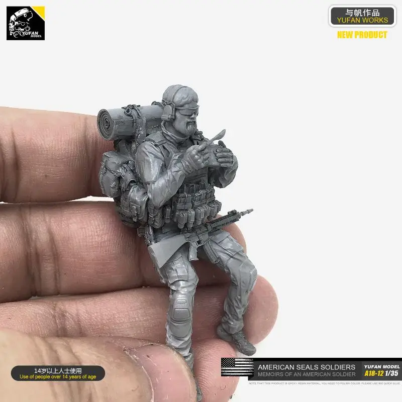 1/35 американские морские уплотнения отдых мука Смола солдатская модель A18-12 |