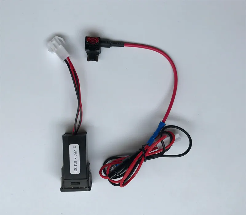 Автомобильное зарядное устройство классическое быстрое с двумя USB портами