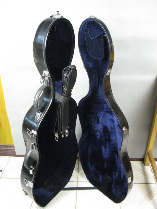 

Excellent black fiberglass 1/2 cello hard case,perfect workmanship