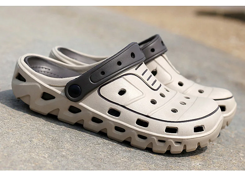 Summer Water Shoes Men Hollow Aqua Shoes Swimming Light Slippers Barefoot Shoes Men Clogs Beach Sea Fishing Sandals for Man