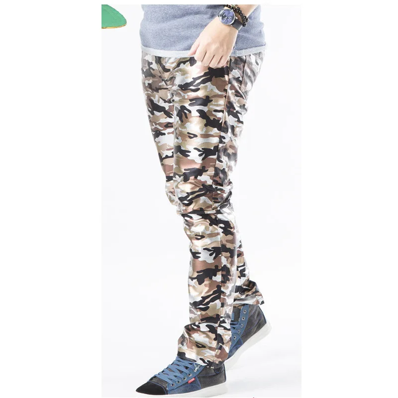 Camouflage UplzCoo мужские повседневные брюки мужские брюки из искусственной кожи осенние разноцветные кожаные брюки Tide брендовые тонкие мужские брюки повседневные брюки FM002 - Цвет: Camouflage