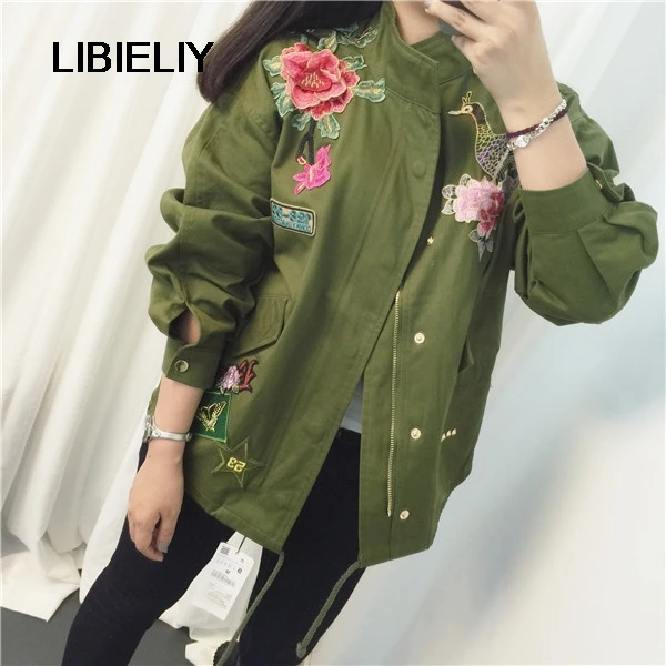 

Милая Осенняя модная размера плюс свободная трехмерная Цветочная аппликация вышивка военная одежда женская верхняя одежда