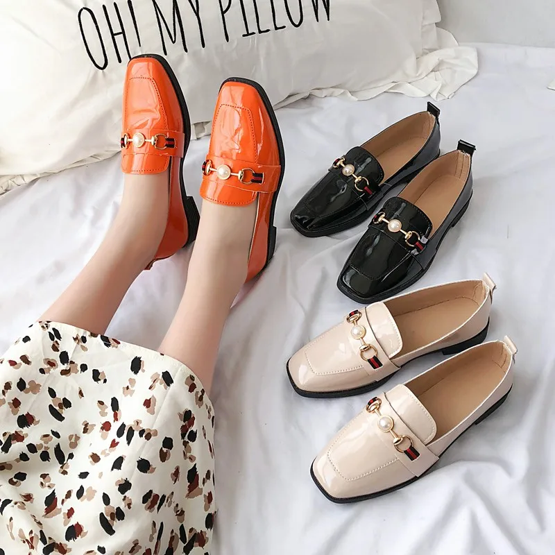 Весенняя женская обувь на плоской подошве с бантиком лоферы из лакированной кожи