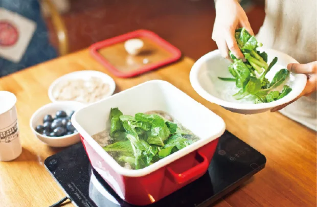 Японский стеклянный горшок с красными искусственными ушками утолщенный