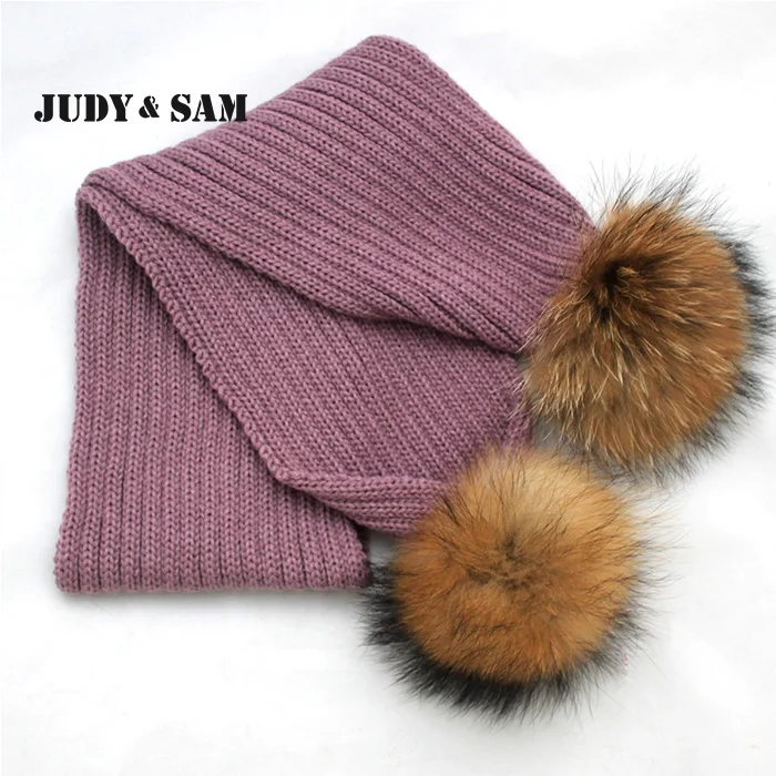 Восемь цветов детских мягких вязаных шарфов декорированных меховыми помпонами |