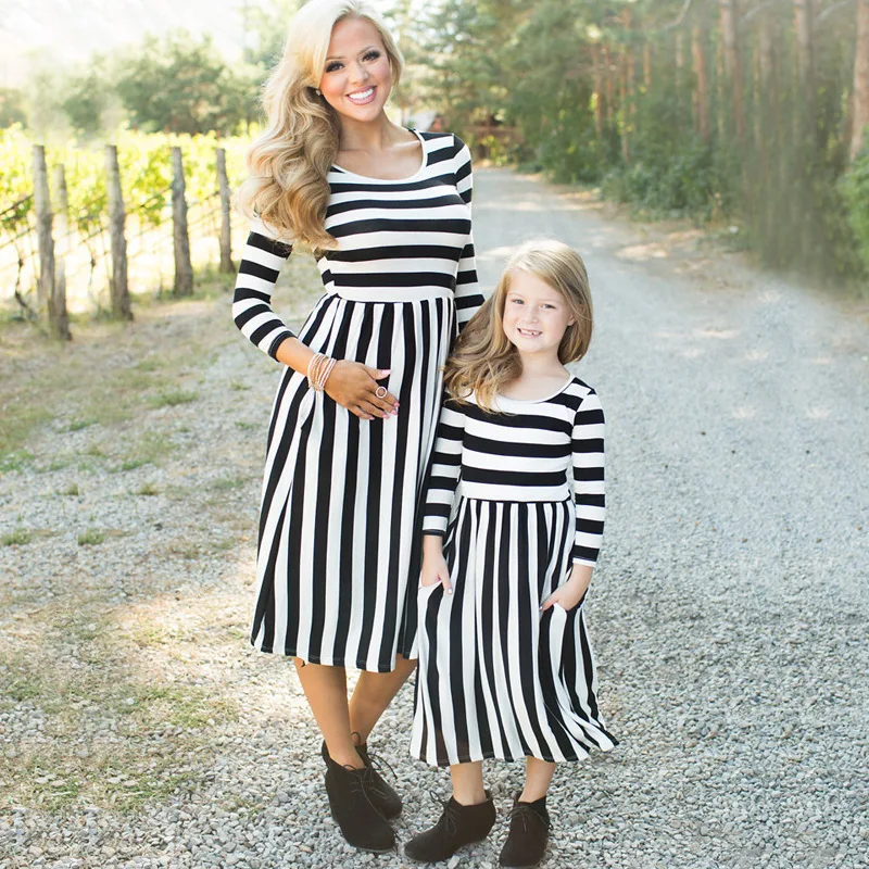 Новый Семейное платье для мамы и дочки весна мода полосатый Одинаковая одежда