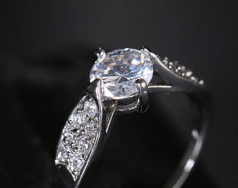 Be8 Brand Clear Beauty CZ Four Claws Inserted Wedding Ring Fashion Shiny Crystal Jewelry For Women Party Show Meaning Gift R-066 | Украшения