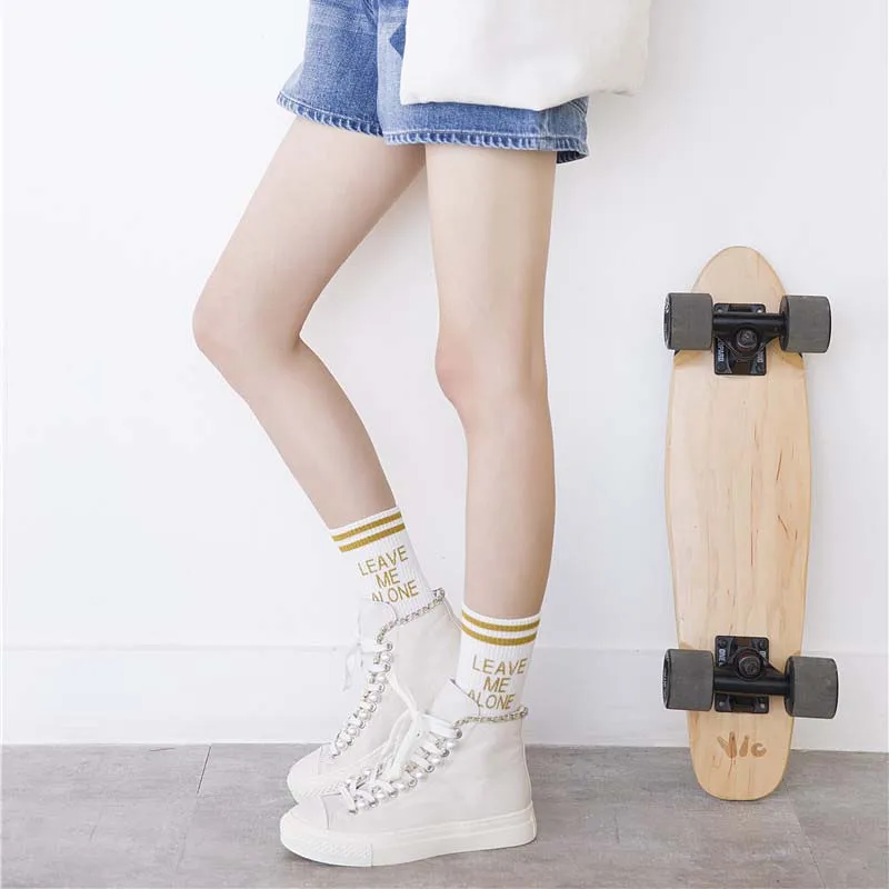 Женские хлопковые носки [COSPLACOOL] золотистые серебристые с надписью Leacve Me Alone