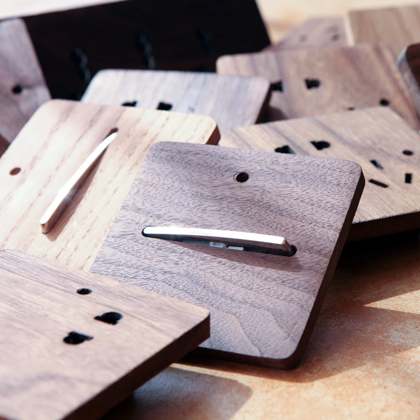 Настенная розетка из дерева с пятью отверстиями универсальная типа 86 |