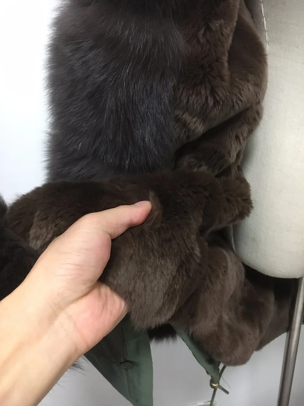 Новинка, парка, пальто с натуральным мехом, зимняя куртка для женщин, натуральный большой Лисий мех, воротник с капюшоном, Толстая теплая подкладка из меха кролика, парки