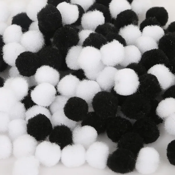 White Black 300 шт 10 мм Разноцветные помпоны мягкие шарики-Помпоны ручной работы DIY домашний сад& свадебное украшение& аксессуары для шитья инструменты - Цвет: White Black