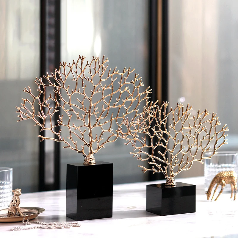 Роскошные скульптуры из золотистого металла кораллового цвета декор черного