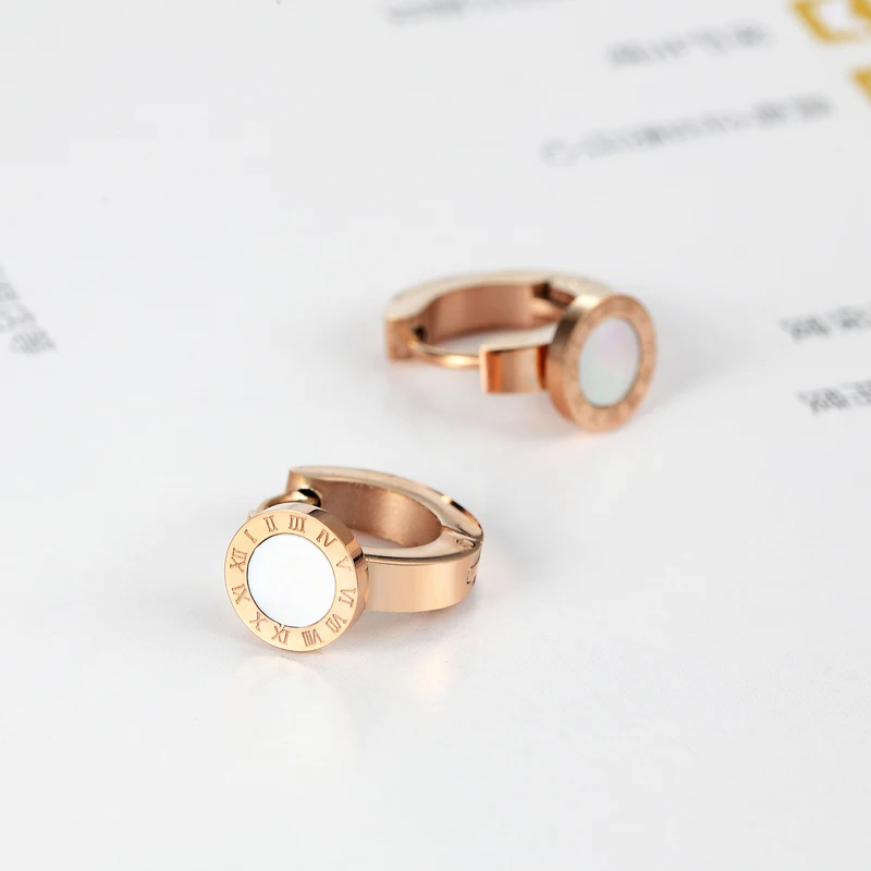 Высококачественные элегантные и очаровательные серьги кольца с белым корпусом