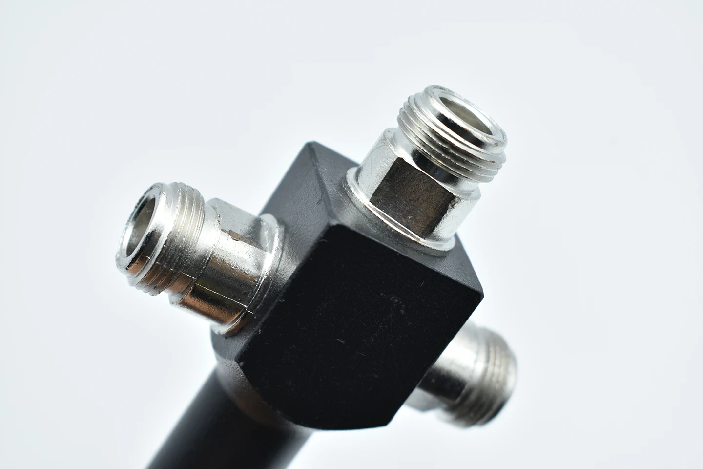 3-сторонний разветвитель мощности для ретранслятора сигнала 800 МГц ~ 2700 N-Female