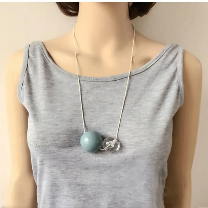 Женское массивное ожерелье Банни розового цвета круглое с длинной подвеской из