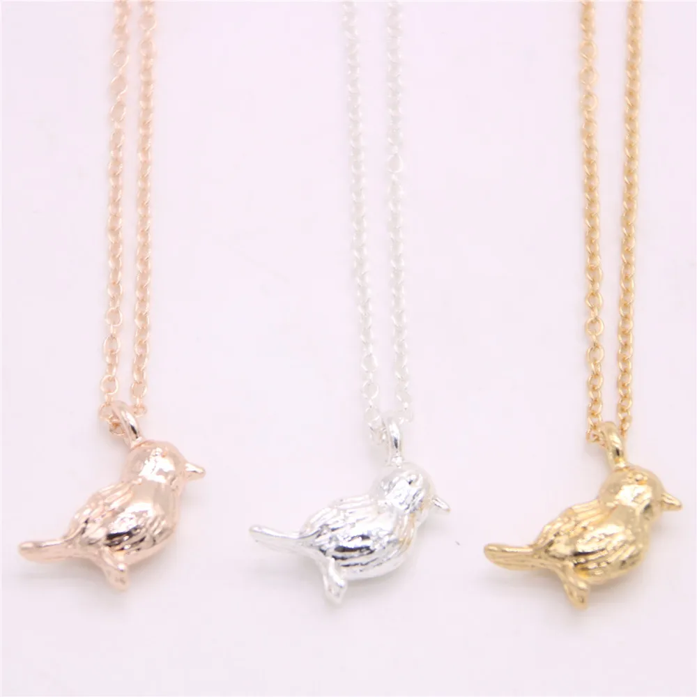 

Animal Shapes pendant necklace Three-dimensional sparrow pendant necklace designed for women