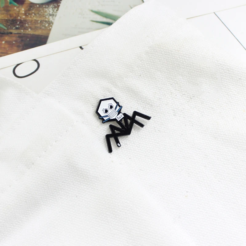 Мультяшные милые черные Броши пауки в масках ID эмалированная заколка ювелирные