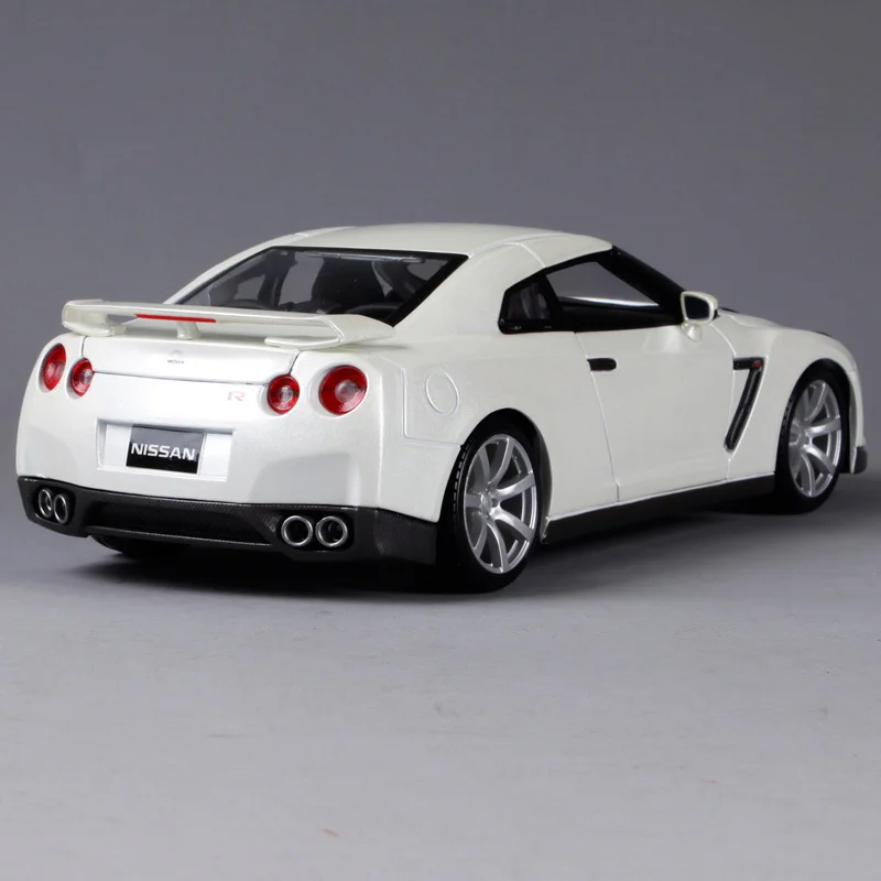 Bburago 1:18 2009 Nissan GT R спортивный автомобиль литой модельный игрушка Новый в коробке