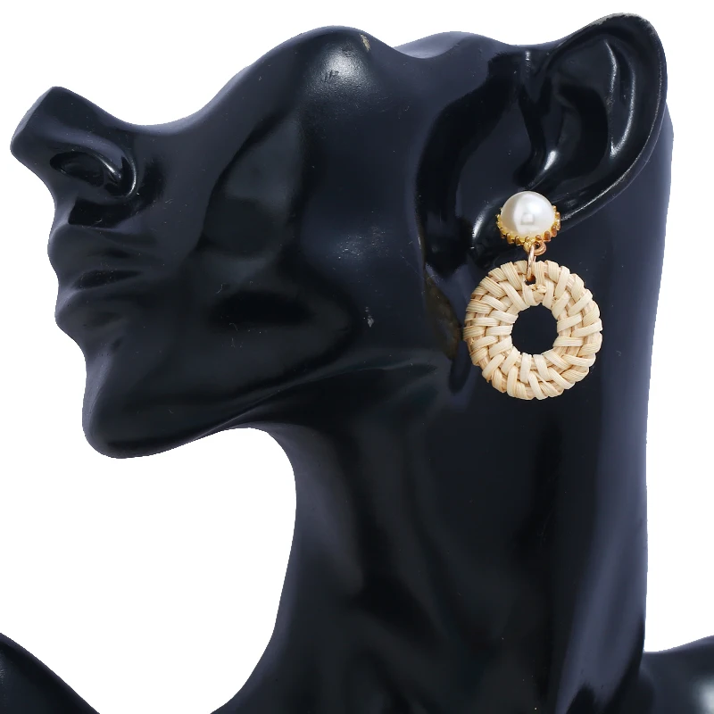 

Модные Простые висячие серьги с имитацией жемчуга, богемные этнические вязаные серьги ручной работы с вырезами, шикарные серьги из ротанга,...