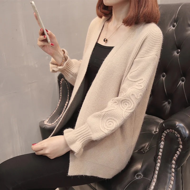 В весенний и осенний период v-образным вырезом свитер с оборками длинным рукавом