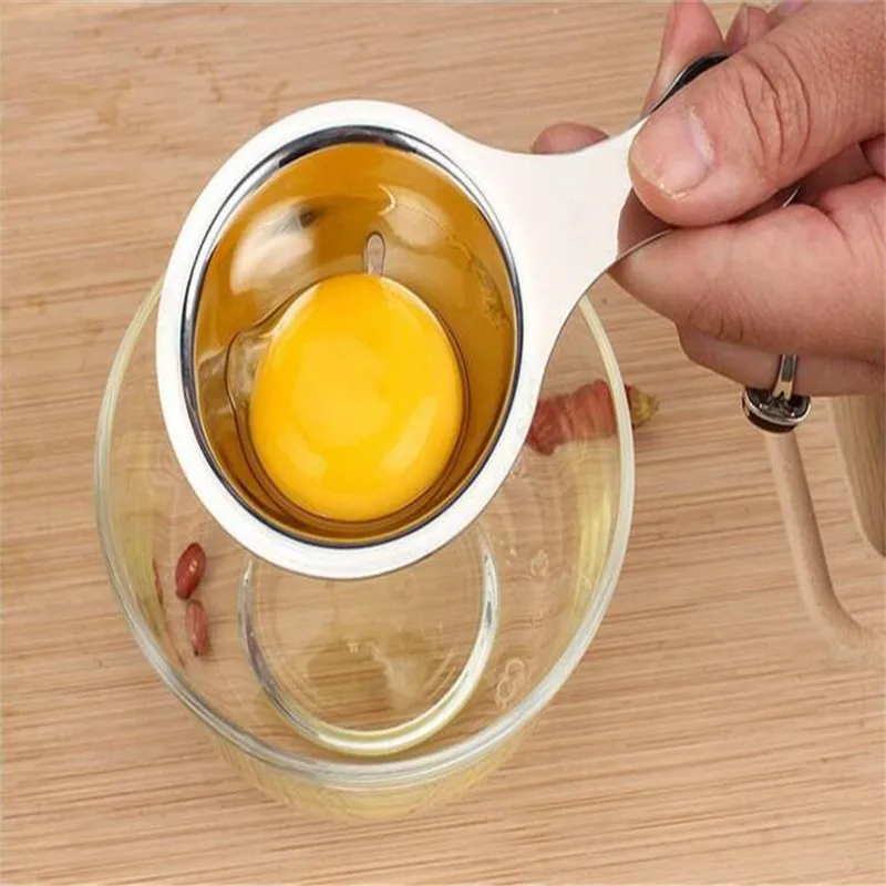 желток на ложке. сепаратор отделитель белка от желтка. сепаратор разделитель желтка от белка. приспособление для отделения желтка от белка. ложка для яиц.