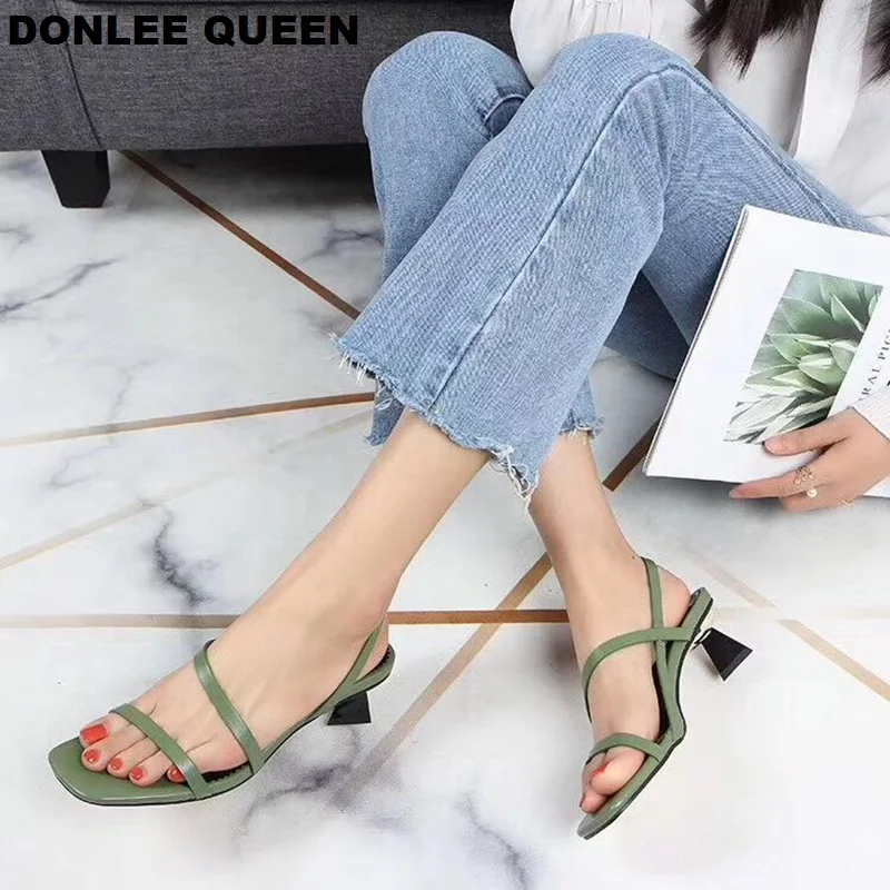 Женские сандалии на деревянном каблуке с открытым носком ремешком пятке